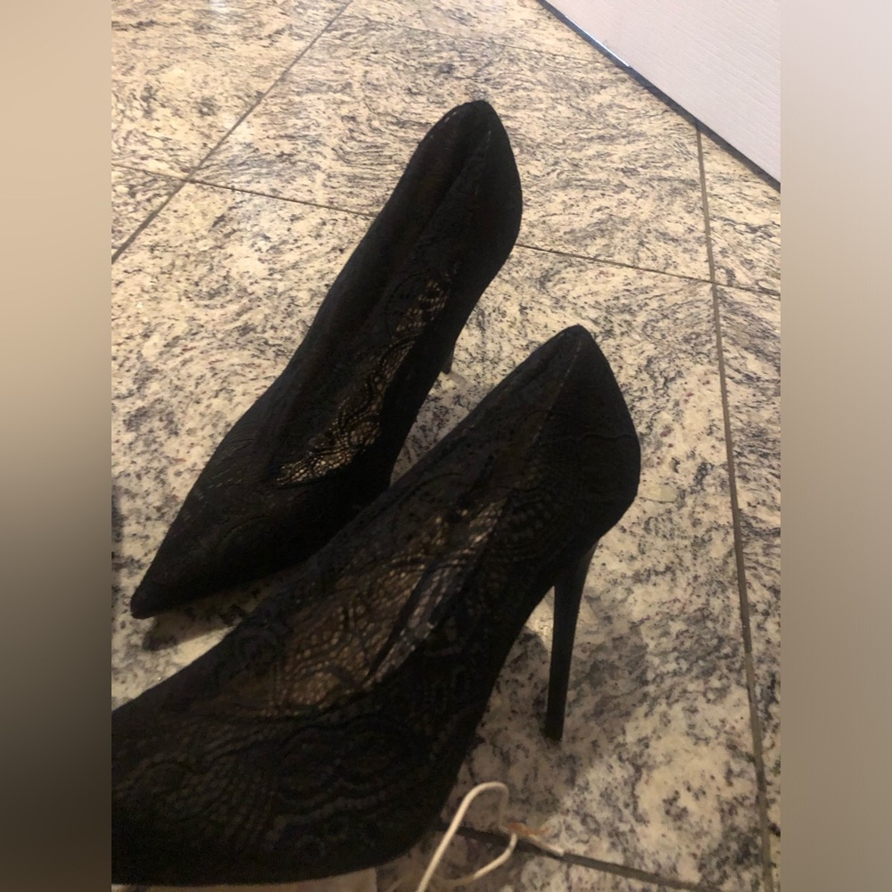 Black lace pimps.Zara basic size 39
